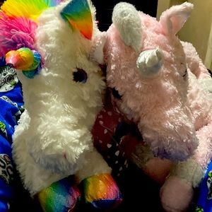 These two unicorns are made for best friends. They are best friends